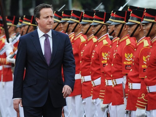 Thủ tướng Anh David Cameron đến Thủ đô Jakarta của Indonesia bắt đầu chuyến công du Đông Nam Á 4 ngày