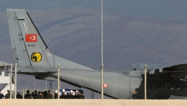 Máy bay chở thi thể phi công Nga đã về đến Ankara