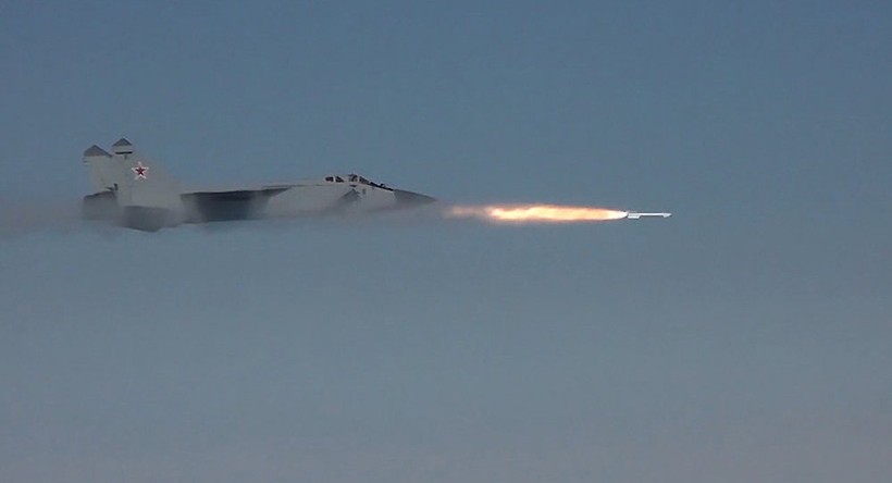 Video: Siêu tiêm kích đánh chặn MiG- 31 tiêu diệt mục tiêu