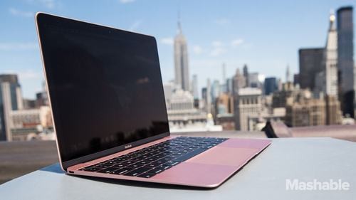 Chiếc Macbook mới ra mắt của Apple.