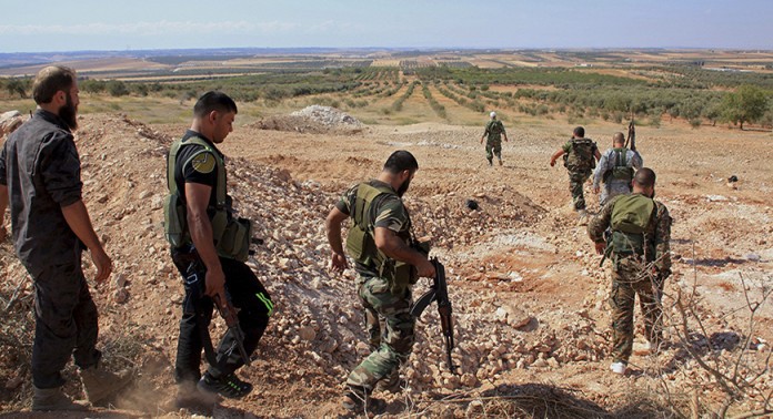 Binh sĩ quân đội Syria cơ động trên địa bàn tỉnh Hama