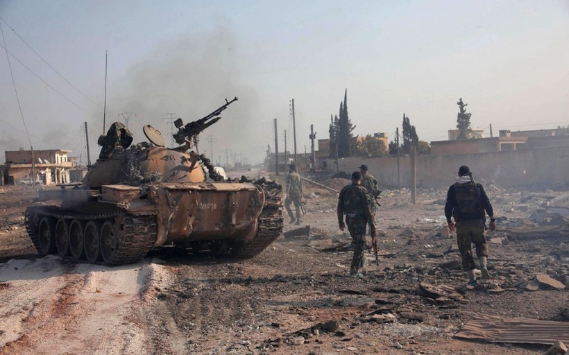 Binh sĩ Vệ binh Cộng hòa Syria trên chiến trường ngoại ô Damascus