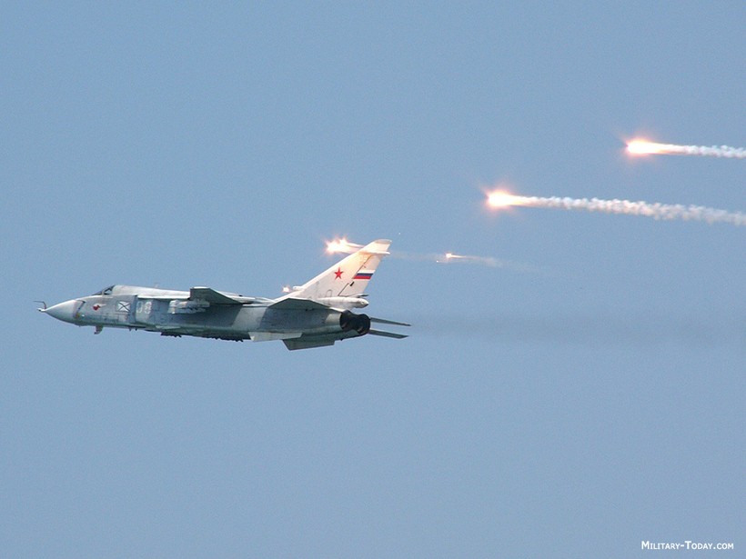 Một chiếc Su-24 đang không kích ở Syria