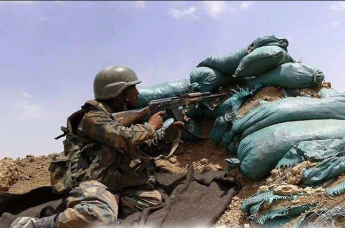 Binh sĩ Syria chiến đấu trên chiến trường Deir Ezzor
