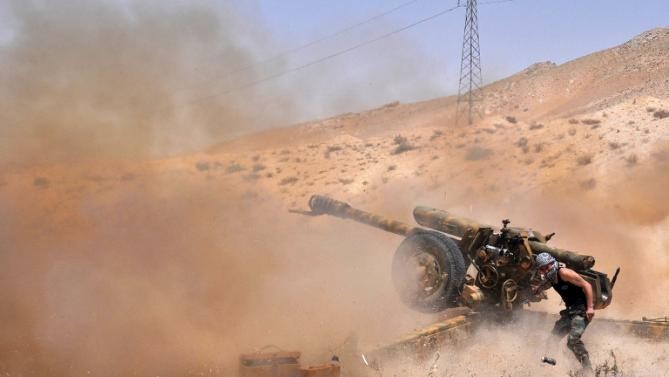 Pháo binh quân đội Syria tập kích hỏa lực trên chiến trường Palmyra