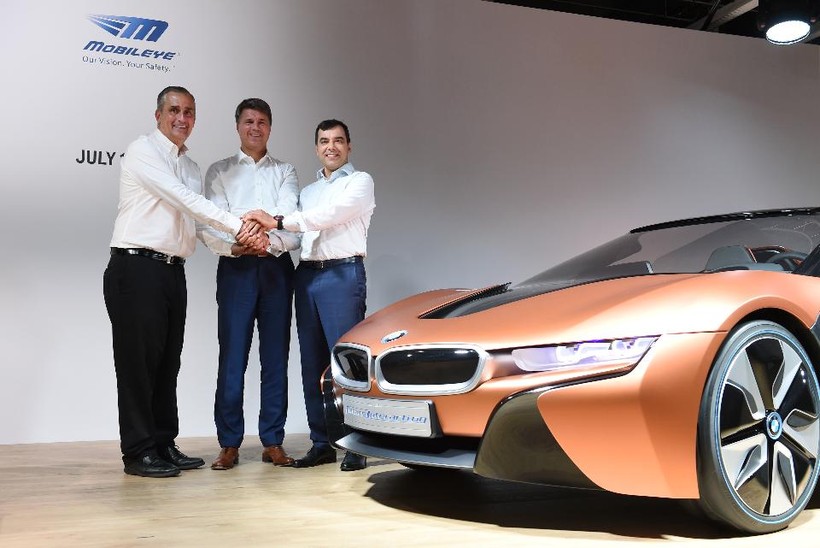 Đại diện của Mobileye, Intel và BMW trong chương trình hợp tác phát triển ô tô thông minh