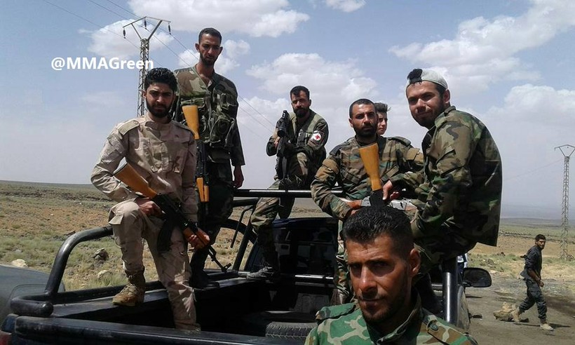 Lực lượng quân tình nguyện người Shitte Syria trên chiến trường gần biên giới Iraq