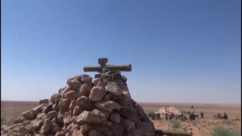 Binh sĩ Syria sử dụng tên lửa chống tăng có điều khiển ATGM trên chiến trường khu vực Hamimah