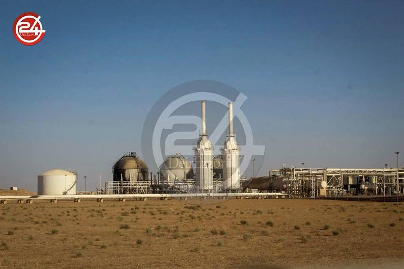 Nhà máy dầu khí gas Conoco trên vùng nông thôn Deir Ezzer, hoàn toàn nguyên vẹn sau cuộc chiến - ảnh Deir Ezzor 24