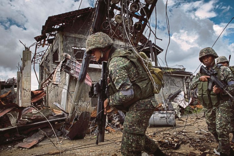 Binh sĩ Philippines trong cuộc chiến thành phố Marawi - ảnh New Straits Times