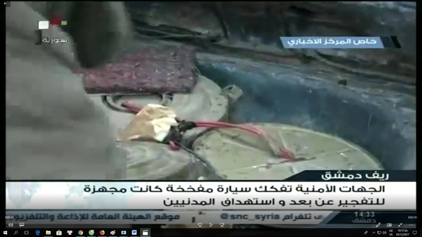 Nhiều quả mìn chống tăng được gắn trong xe ô tô con - ảnh minh họa video truyền hình Syria