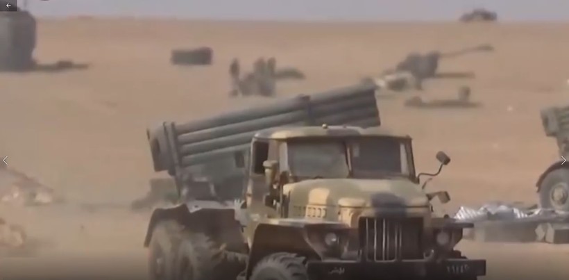 Quân đội Syria tấn công lực lượng IS ở Abukamal. Ảnh video South Front