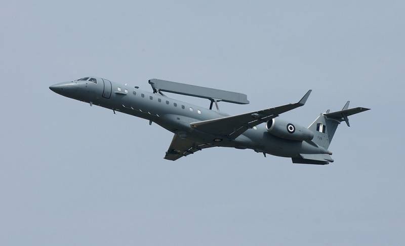 Máy bay cảnh báo sớm, giám sát và điều hành tác chiến Embraer EMB-145H AEW & C của Không quân Hy Lạp. Ảnh Rusian Gazeta