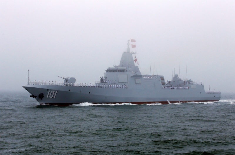 Khu trục hạm Type 055 "Nanchang" trong diễu hành.