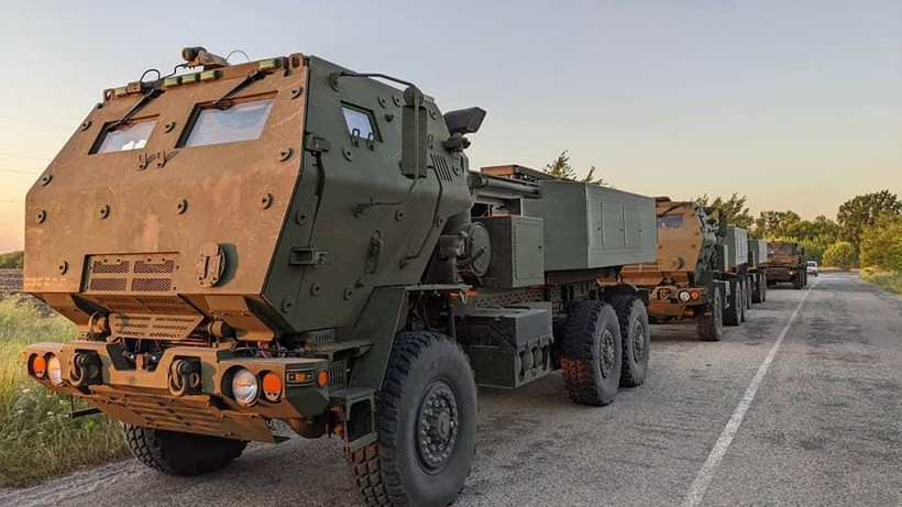 Pháo phản lực tên lửa HIMARS ở Ukraine. Ảnh mil.in.ua