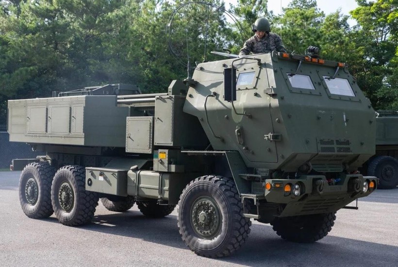 Pháo phản lực - tên lửa HIMARS. Ảnh Defence Blog