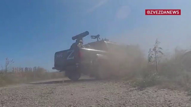 Tổ tên lửa chống tăng có điều khiển ATGM Kornet. Ảnh video TV Zvezda