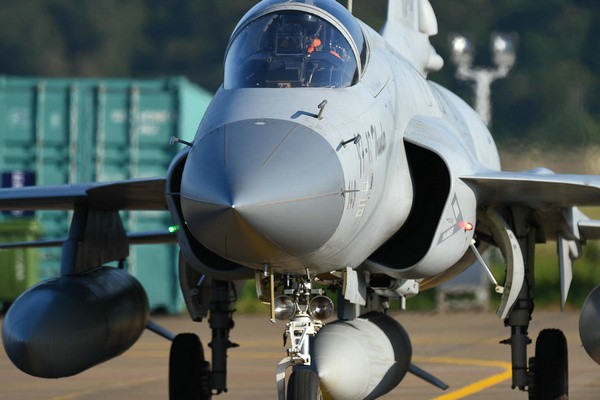 Máy bay chiến đấu hạng nhẹ JF-17 Thunder (Kiêu Long) Không quân Pakistan tham gia Triển lãm hàng không Chu Hải, Trung Quốc. Ảnh: Thời báo Hoàn Cầu.