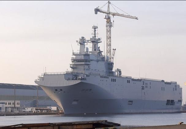 Tàu tấn công đổ bộ lớp Mistral, Hải quân Pháp. Ảnh: AP/The Guardian