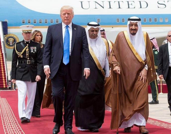 Tháng 5/2017, Tổng thống Mỹ Donald Trump đến thăm Saudi Arabia. Ảnh: Ifeng.