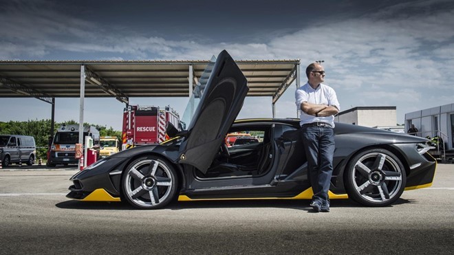 Lamborghini Centenario có giá 1,9 triệu USD.