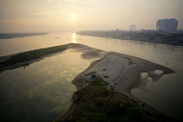 Sau khi xem xét, nhà tài trợ muốn thực hiện quy hoạch hai bên sông Hồng như hai bên sông Tiền Đường (Ảnh: Hữu Nghị)