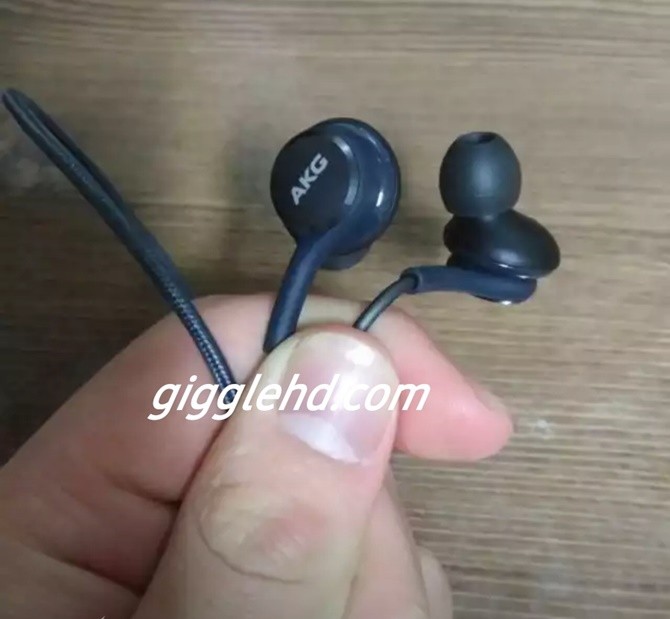 Ảnh thực thế tai nghe AKG của Galaxy S8