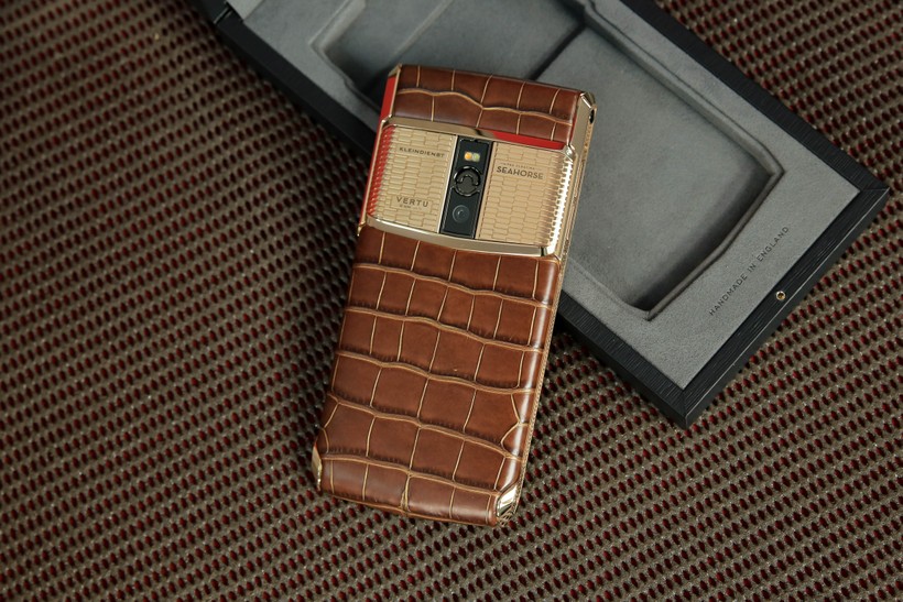 Vertu New Signature Touch - The Floating Seahorse