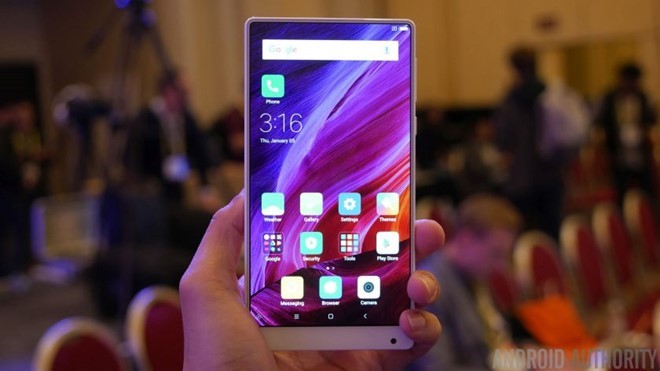 Xiaomi Mi Mix là một trong những di động thú vị nhất năm 2016. Ảnh: Android Authority.