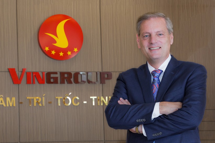 Ông James B.DeLuca - CEO của Vinfast