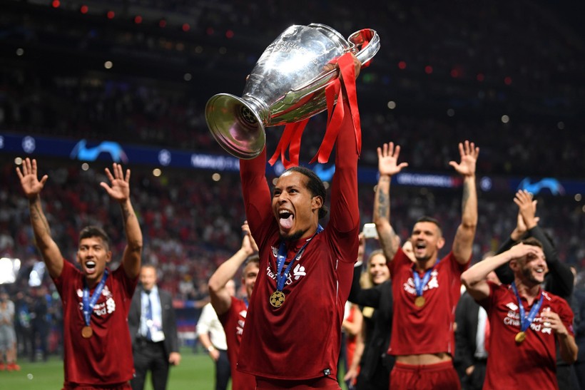 Virgil van Dijk đến đã làm thay đổi hàng phòng ngự của Liverpool (ảnh Getty)