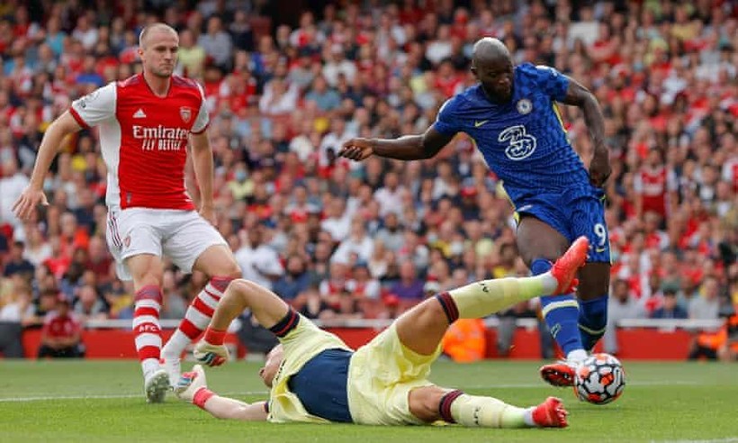  Romelu Lukaku ghi bàn và có màn trình diễn xuất sắc nhất trong chiến thắng 2-0 của Chelsea tại Emirates. Ảnh AP.