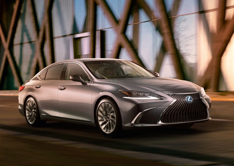 Lexus ES 2019 trông giống như một chiếc LS thu nhỏ