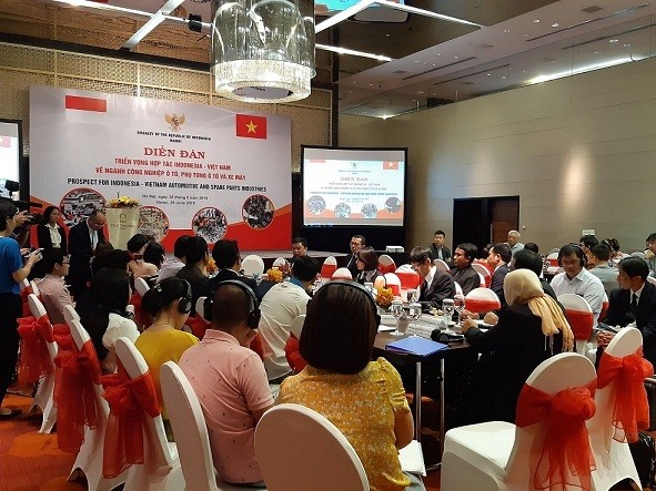 Hội thảo triển vọng hợp tác Việt Nam - Indonesia về ngành công nghiệp ô tô, phụ tùng ô tô và xe máy diễn ra sáng 28/6 tại Hà Nội. 
