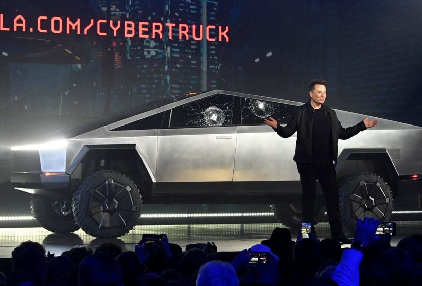 Màn trình diễn của Elon Musk trong ngày ra mắt bán tải điện đã trở thành đề tài đàm tiếu của cư dân mạng