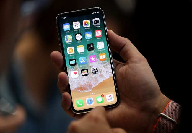 iPhone X (ảnh: Business Insider)