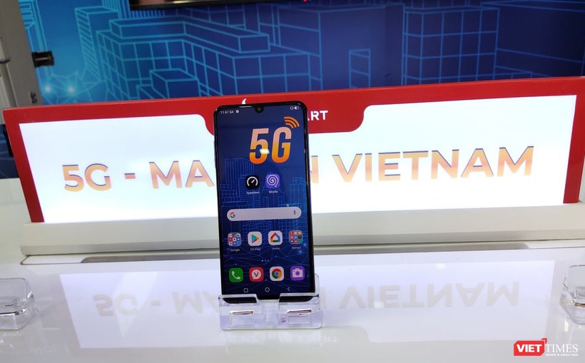 Điện thoại Vsmart Aris 5G (ảnh: Khánh Linh)