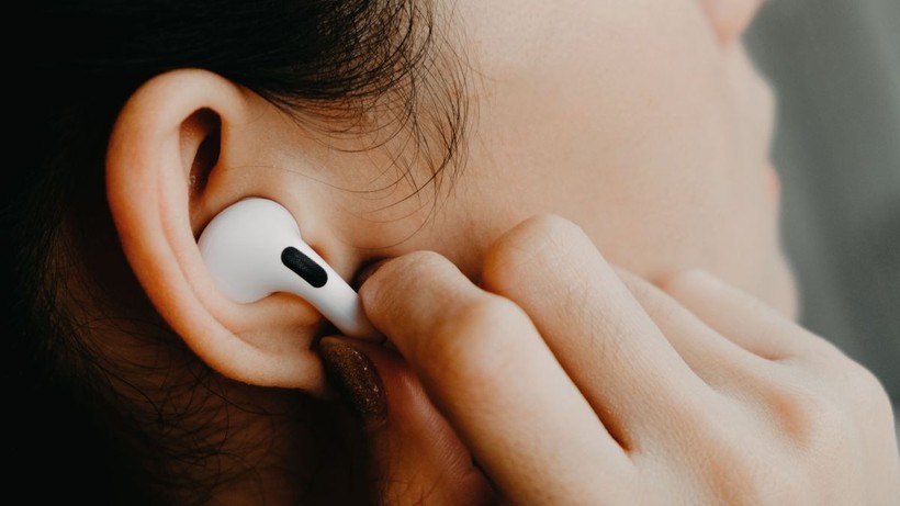 Tai nghe AirPods của Apple có lỗ hổng cho phép tin tặc nghe lén