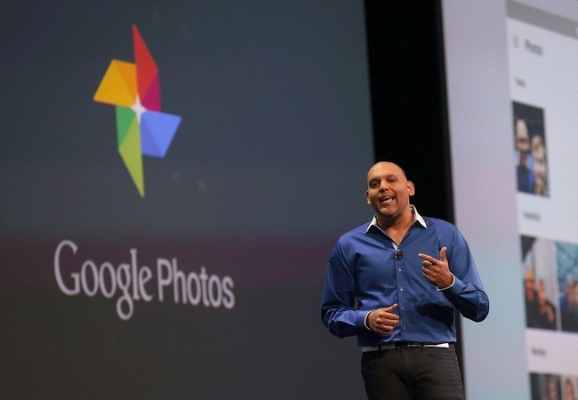 Ông Anil Sabharwal, phó chủ tịch Google Photos thông báo về ứng dụng Photos trong hội nghị I/O năm 2015 (Ảnh Getty Images)