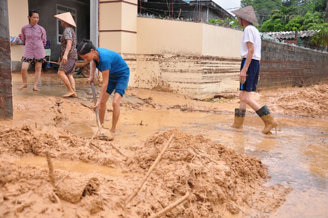 Đình chỉ dự án của Tập đoàn FLC gây ảnh hưởng đến nhà dân- (Ảnh: Dân Việt).