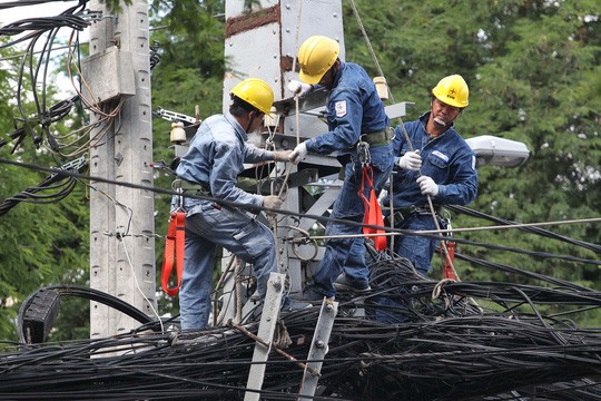 Nguồn kinh phí thành lập quỹ bình ổn giá điện sẽ được trích từ giá bán điện Ảnh: HOÀNG TRIỀU