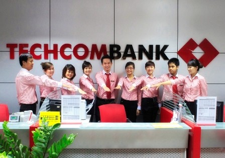 Thu nhập bình quân của người lao động Techcombank trong năm 2015  là 20 triệu đồng/người/tháng.