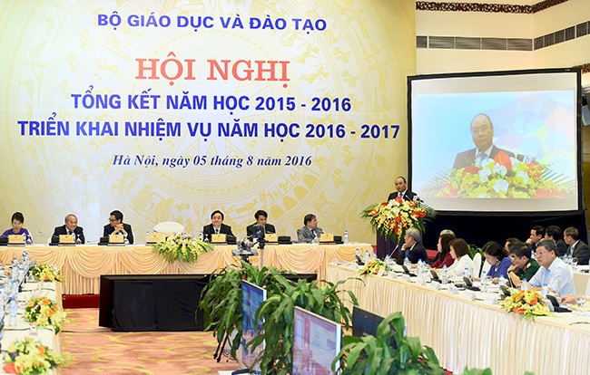 THỦ TƯỚNG NGUYỄN XUÂN PHÚC DỰ HỘI NGHỊ TỔNG KẾT NĂM HỌC 2015-2016 VÀ TRIỂN KHAI NĂM HỌC 2016-2017.