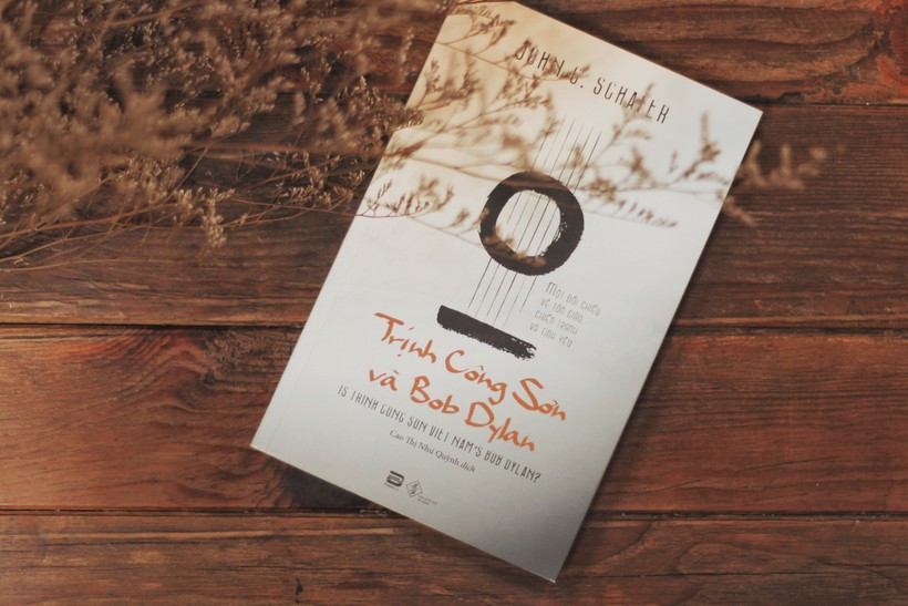 Bìa cuốn "Trịnh Công Sơn và Bob Dylan" (Phan Books ấn hành) 