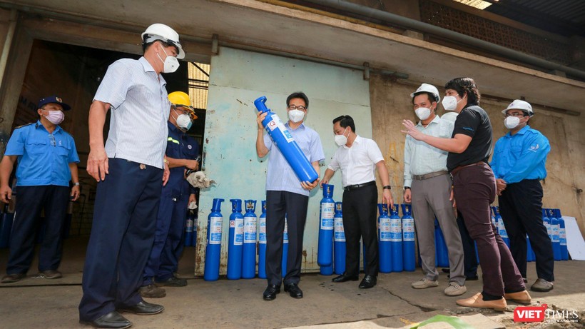 Hôm nay, Phó Thủ tướng Vũ Đức Đam đến thăm và khai trương trạm bơm ôxy Thủ Đức, tiếp sức cho ATM Ô xy chống dịch của TP.HCM