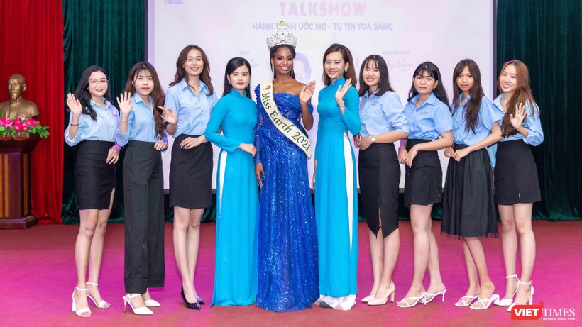 Miss Earth 2021, Hoa hậu Trái đất Destiny Wagner giao lưu với sinh viên Đại học Tây Đô