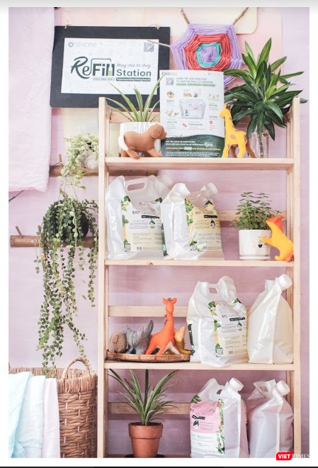 Các trạm refill của One4One có thể là một cửa hàng sẵn có, một trường mẫu giáo, hay một quán café. Hình chụp tại một trạm refill ở một trường mẫu giáo quận Tân Bình (TP.HCM)