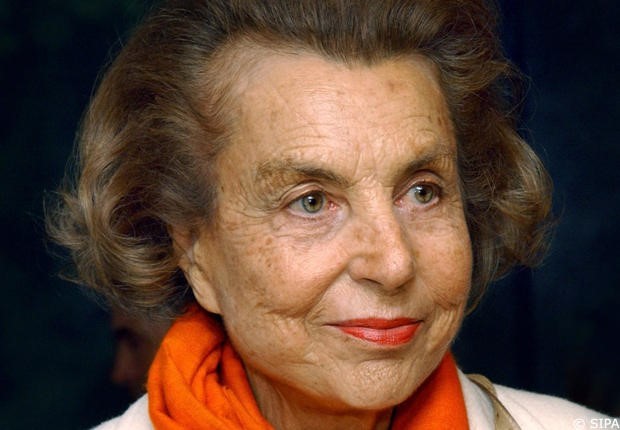 Liliane Bettencourt sinh năm 1922, mang quốc tịch Pháp và là cổ đông lớn nhất của tập đoàn L’Oréal. Hiện tại, bà là người phụ nữ giàu nhất thế giới và xếp thứ 11 trong bảng những người giàu nhất của Forbes với tài sản ròng là 36,1 tỷ USD. Trong năm qua, k