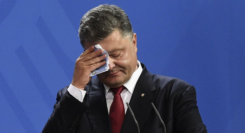 Nghị sĩ Rada đón ông Poroshenko bằng lời hô "Sự nhục nhã!" 