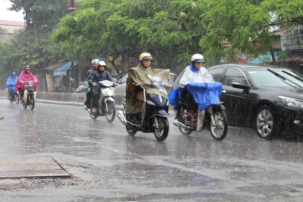 Hôm nay, Bắc Bộ có mưa rào, trời mát.